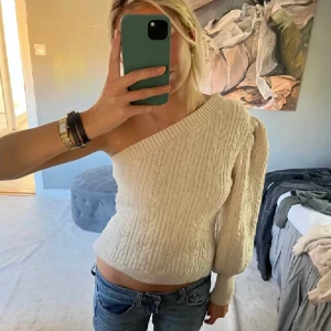 Zara topp - Slutsåld stickad topp från Zara strl M, men passar nog S också. 250kr