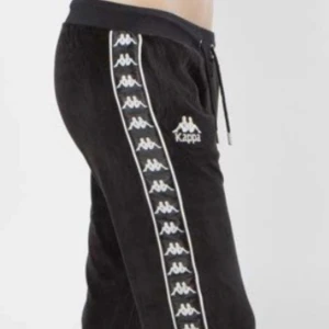 Kappa velvet byxor storlek M - Säljs inte längre av kappa.  Mycket bra skick. 