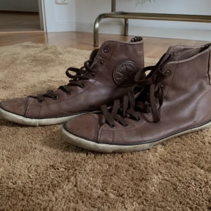 Bruna Converse - Använda men i fint skick