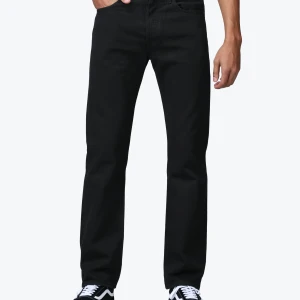 Levi’s 501, storlek 31/34 - Svarta Levi’s 501 i mycket bra skick. Ett par små fläckar på en av bakre fickorna men näst intill osynliga. Använda men ser som sagt nästan nya ut.