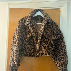 Jacka croppad - Leopard jacka, använd några gånger förra hösten! 