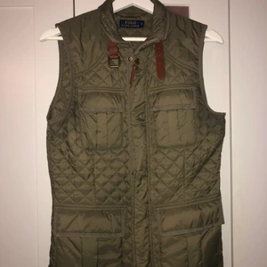 Polo ralph lauren  - Väst. Väldigt gott skick. Använd endast 1 gång 