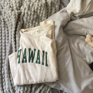 Tröja - En långärmad tröja från brandy Melville, köpt för ungefär 200 och aldrig använd 