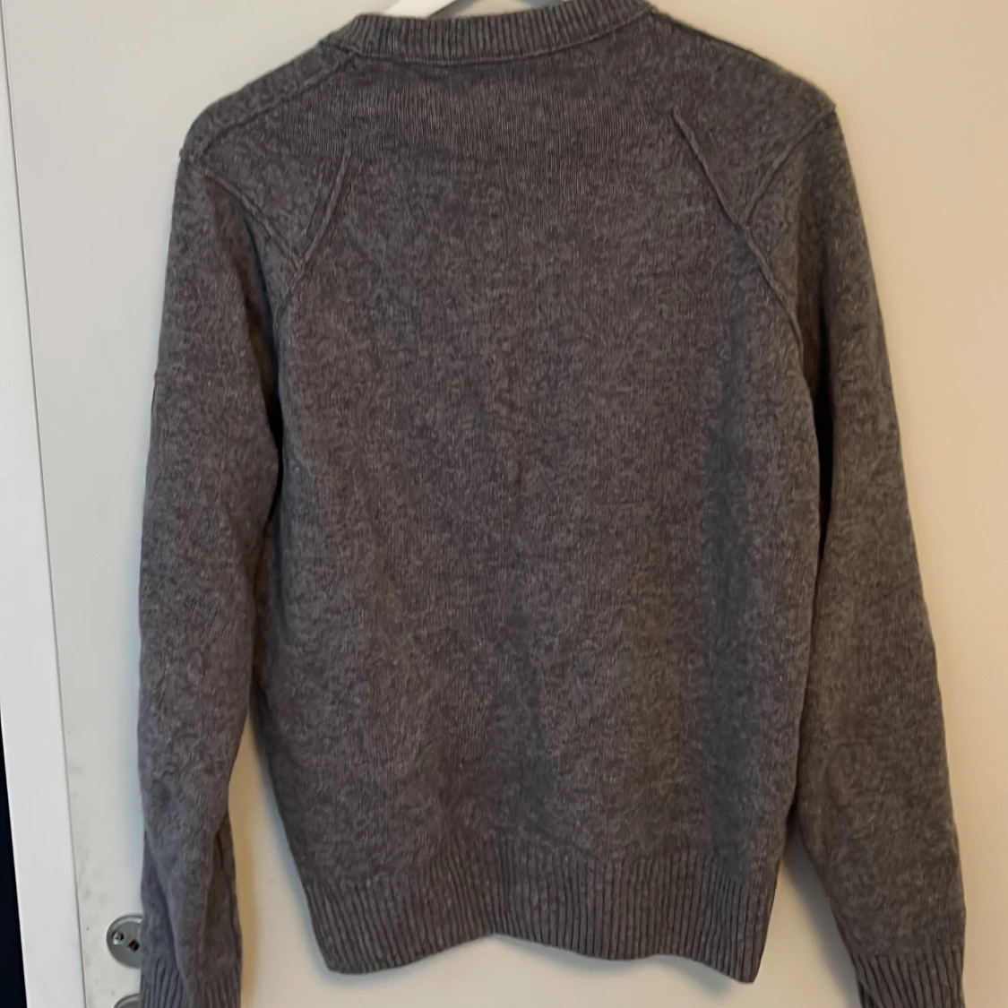 Grå stickad tröja från C.P company i strl 52 (motsvarar L) - 91