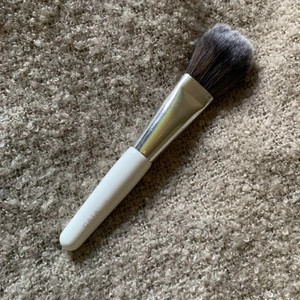 Caia - Säljer min Caia F18 borste som aldrig har använts. 100 + 13kr frakt🥰