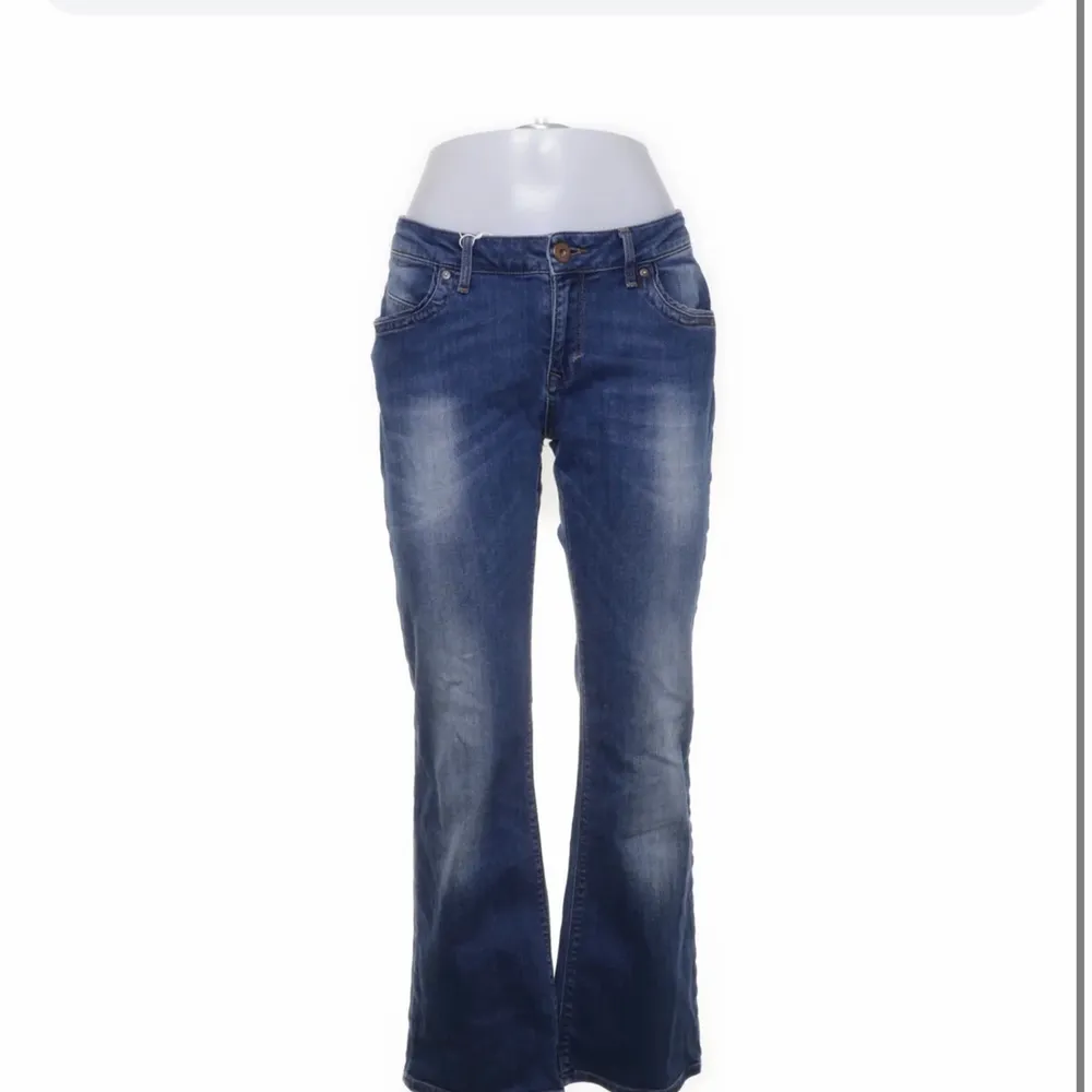 Cros jeans från Plick som tyvär va för små för mej. Väldigt fint skick! . Jeans & Byxor.