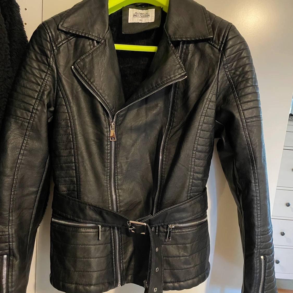 Svart skinnjacka  - 90