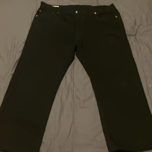 Levis jeans storlek 36w-3l - Byxorna är syda längst ner och dom är ca 32l