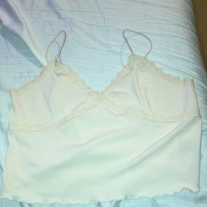 Crop top  - Crop top från shein!!  Storlek :L\XL 