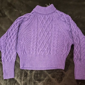 Knitted wear - Jätte fint ny tröja med storlek xs. Ganksa stretchy och croppad. Endast provade.