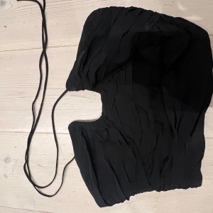 Svart topp  - Svart topp från zara 