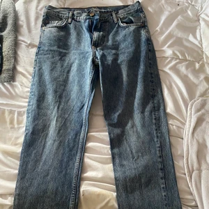 Jeans - Så fina jeans med skitnsygg färg, använda få gånger och inte längre kommer till användning💞