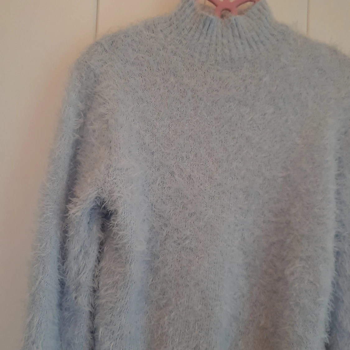 Ljusblå fuzzy top från H&M - 90