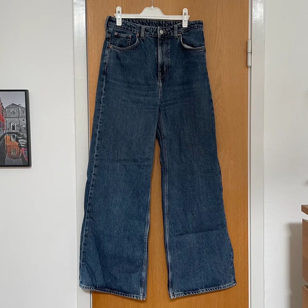 Säljer mina jeans i modellen ACE från Weekday då de inte används, de är nästan aldrig använda, nypris 500kr.. Jeans & Byxor.