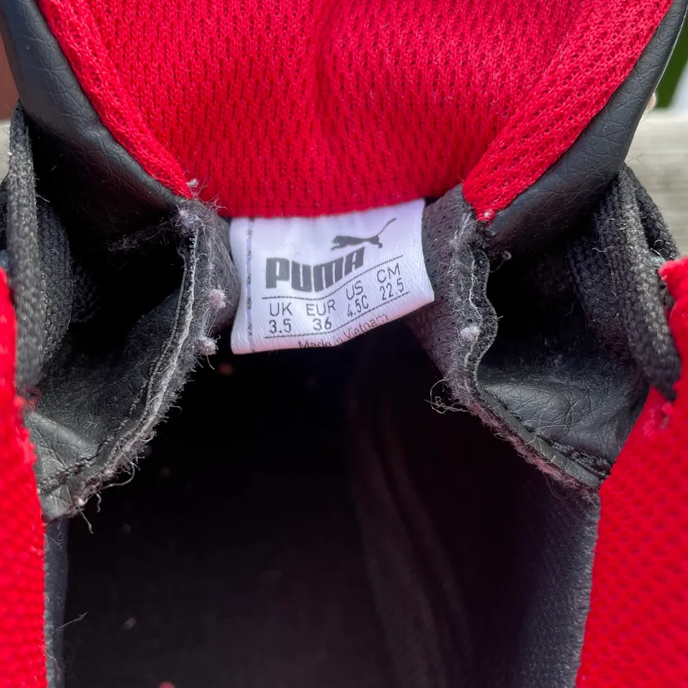 Super fräscha puma skor. Har använt bara ett få tal gånger💗 skriv om du vill ha flera bilder. Kengät.