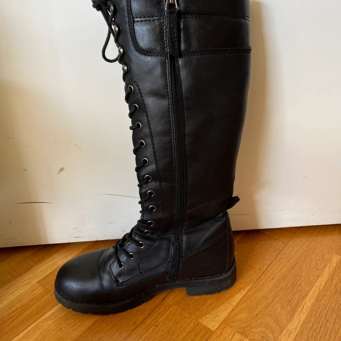 Svarta stövlar med fodring - 91