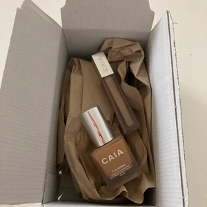 Caia foundation + concealer  - Endast testat på handen en gång men blev fel färg. Foundation i färg 3N och concealer i färg 3N Kommer i original förpackning🥰🥰
