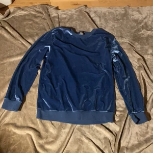 Tröja💎✨🌟 - Fin tröja ganska tunn men fin andvänd ungefär 5 gånger skön och den skiner speciellt i solen 🌟⭐️⚡️💎✨😉