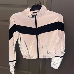 Reflex jacka  - Helt ny jacka från shein, Aldrig använd pga av fel storlek. Köpte för 179 kr  