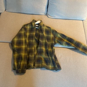 TRÖJA / JUNKYARD / YOKE  - Tröja från Junkyard i storlek XL, använt fåtal gånger 