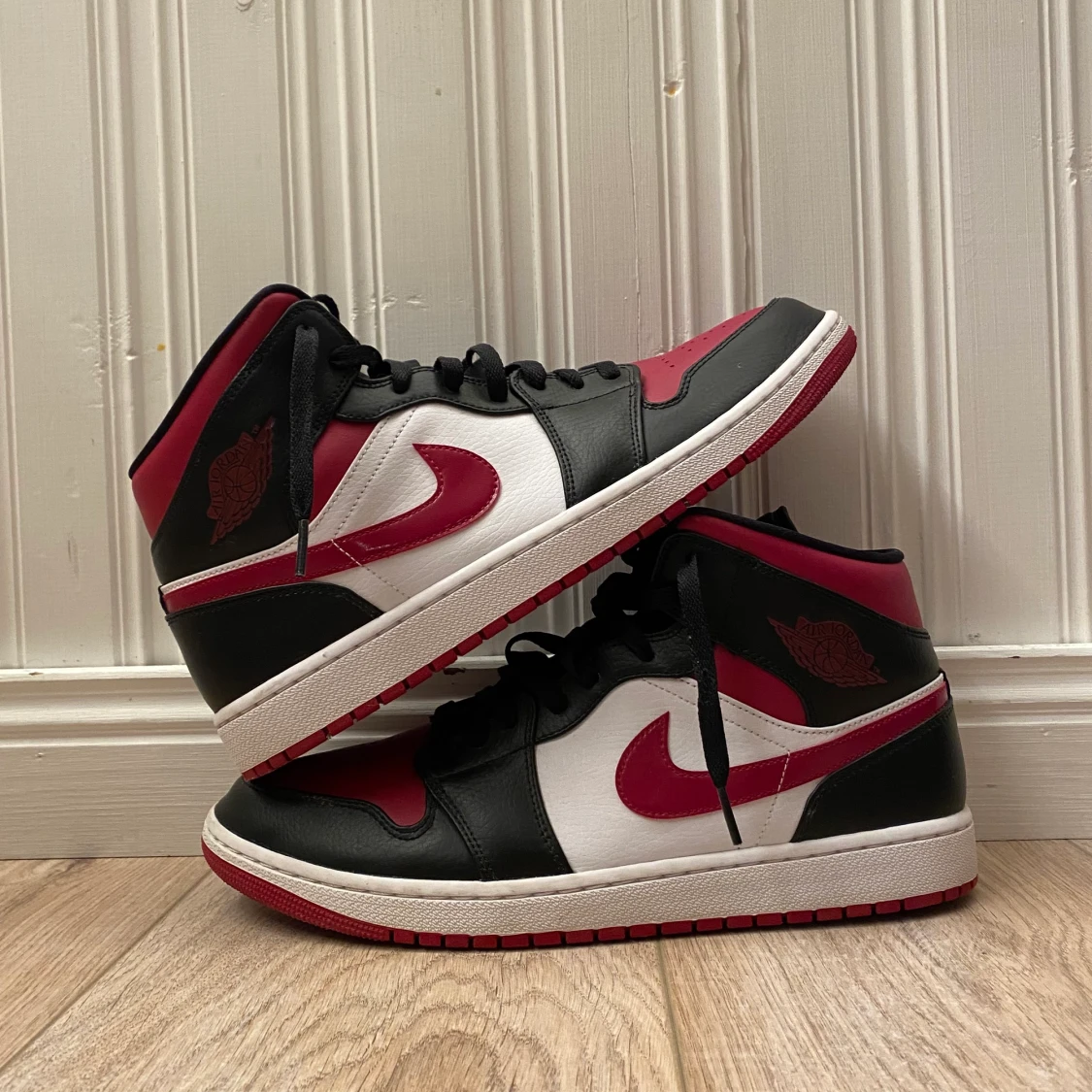 Jordan 1 mid bred toe strl 46