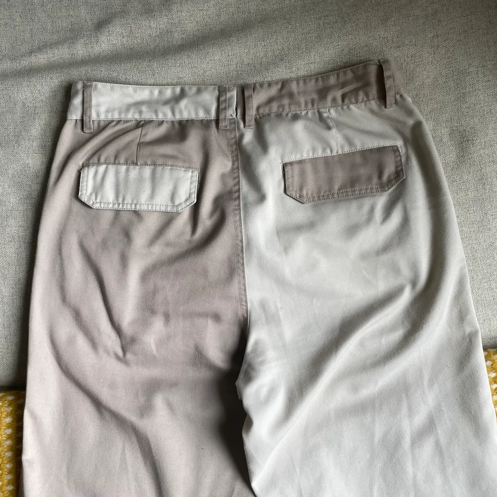 Ett par sjukt feta two-toned cargobyxor från Daily Paper. Storlek medium. . Jeans & Byxor.
