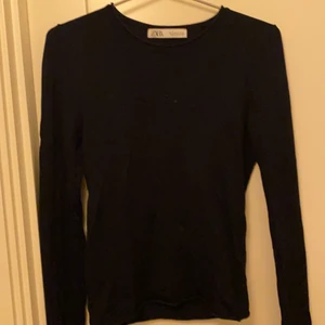 Marinblå tröja - Från zara💘