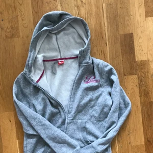 Puma zip up - Cool vintage puma zipup. Grå med rosa pumamärke.❤️