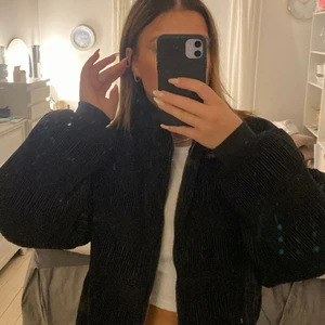 Vinter jacka  - En vinter jacka från VILA skit snygg och fluffig 😍😍 Pris plus frakten frakt 