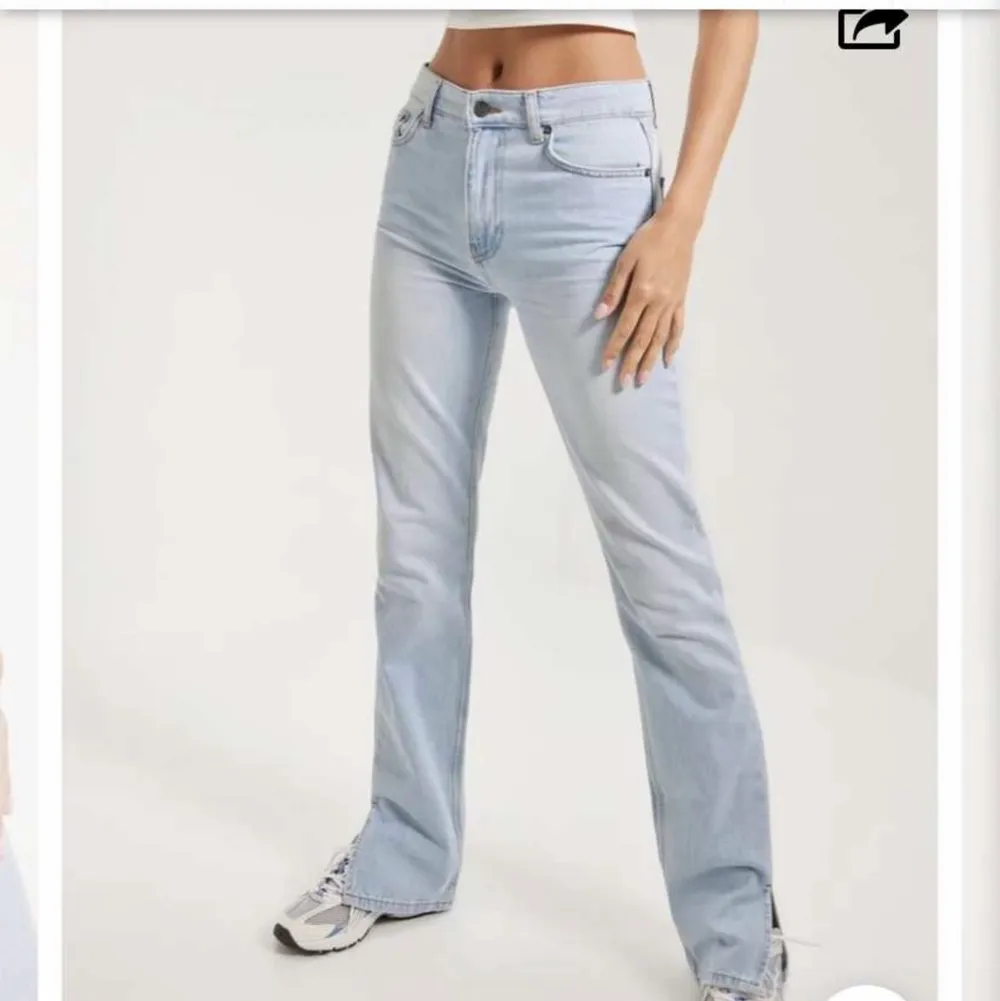 Helt oanvända , säljer pga dom inte kommer till användning. Köptes för 2 veckor sen . . Jeans & Byxor.