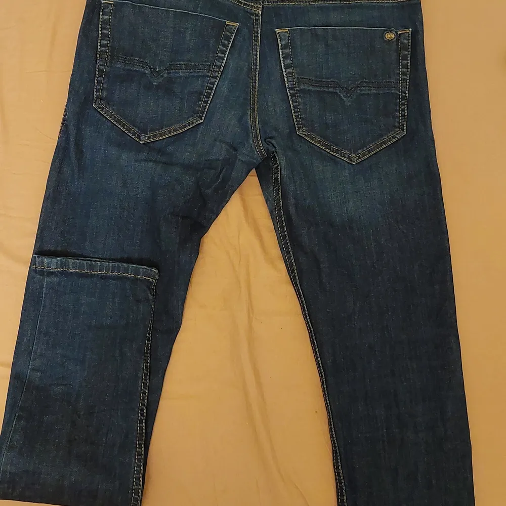 Säljer hela och fina jeans från Diesel i utmärkt skick.  W32 L32  Lite mindre i storleken.  . Jeans & Byxor.