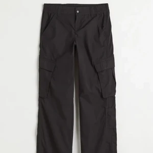 Cargobyxor - Säljer dessa cargobyxorna från hm då dom inte kommer till andvändning och endast använd ett fåtal gånger