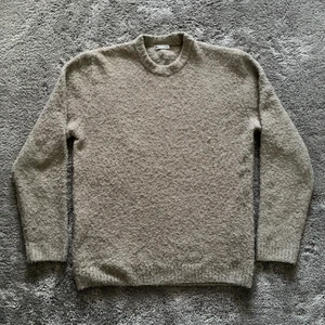 Stickad tröja storlek M - Använd 2-3 gånger. Är i nyskick. Meddela vid intresse!