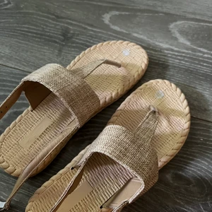 Skor - Fina, helt oanvända sandaler. Storlek 40, sanna i storlek 