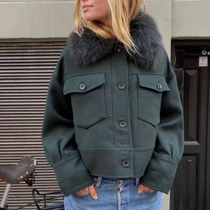 Meotine Charlie jacka - Säljer min meotine jacka i storlek s/m. Jackan är sparsamt använd och har inga defekter. 