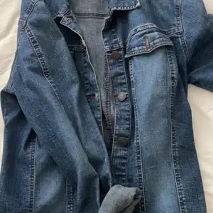 Jeans jacka ifrån inwear, köpte för 1499kr, bra jeans kvalite, fin modell❣️