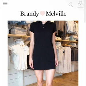 Brandy Melville Caroline Polo Dress - OBS! Klänningen som säljs är vit!  Helt nyinköpt, aldrig använd från Brandy Melville Barcelona. Uppskattas passa XS-M