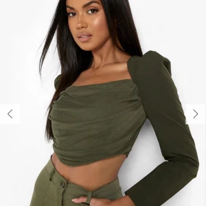 Grön topp - Säljer då den var för stor för mig. Aldirg använd bara provad. Lappen kvar:)