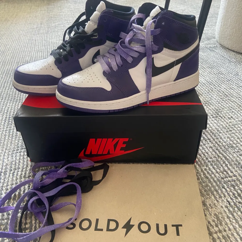 Skitanygga näst intill onvända jordans. Inte creasade och använda Max 5 gånger. Köpte på sold out där de nu kostar 4800 nya! Kom med bud :). Kengät.
