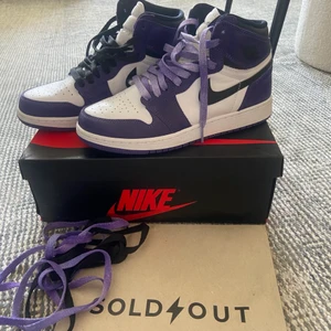 Nike jordan court purple - Skitanygga näst intill onvända jordans. Inte creasade och använda Max 5 gånger. Köpte på sold out där de nu kostar 4800 nya! Kom med bud :)