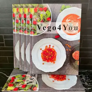 Vill du äta mer vegetariskt? Då är denna kokbok det perfekta valet för dig. Här finns 20 smidiga och smarriga recept, som både den erfarna vegetarianen och personen som vill utforska det vegetariska riket kan tillaga🌱✨ (UF-FÖRETAG) Instagram: Vego4you.uf   (Köparen står för eventuell frakt)
