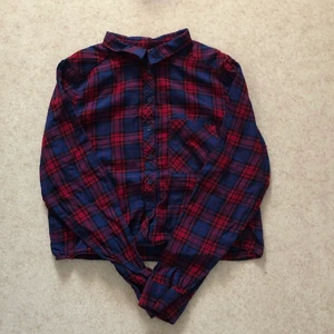 Kort skjorta - Storlek 36 men passar mindre om man vill ha pösigt