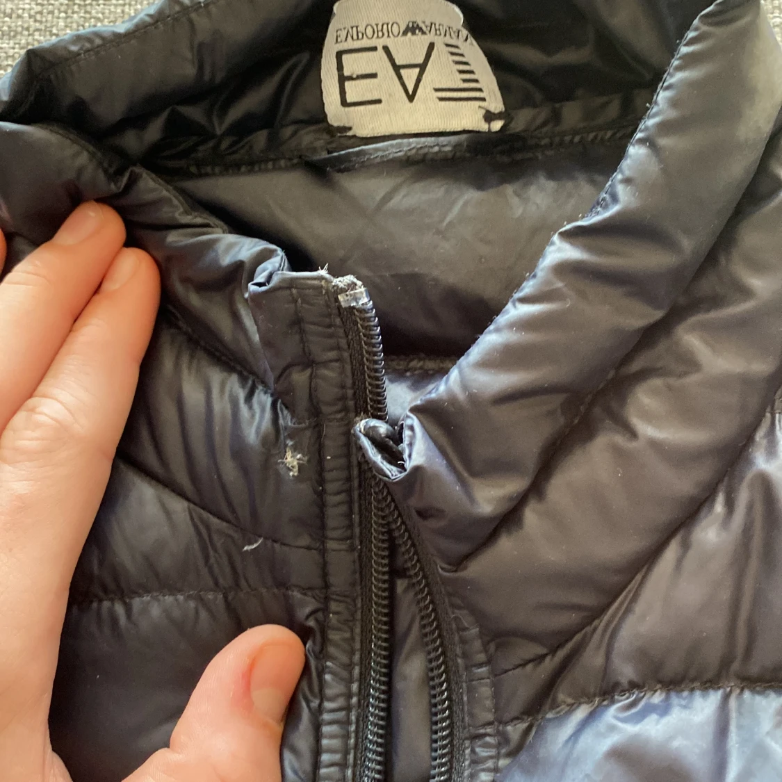 Mörk blå Ea7 väst storlekS  - 90