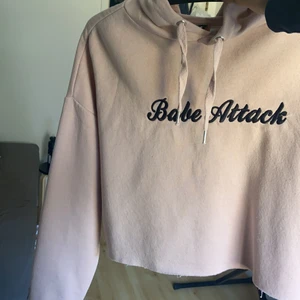 sweatshirt/ hoodie - Crop top hoodie. Pinky color. From h&m. New 100% never worn before because it is not my size . Size M. Can send more pics if you like!❤️