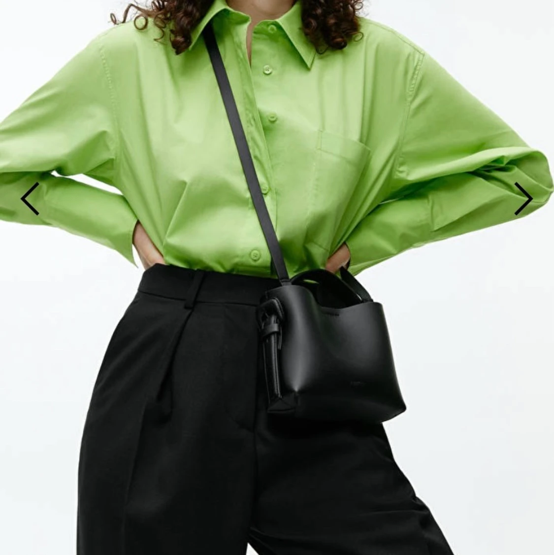 Mini crossbody bag arket svart 