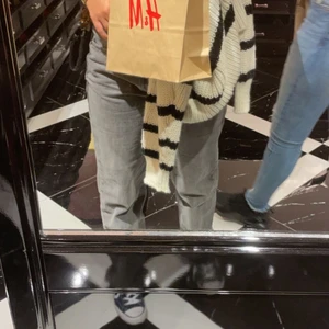 Gråa jeans - Gråa jeans från Gina, endast använda en gång! Kontakta vid intresse💓