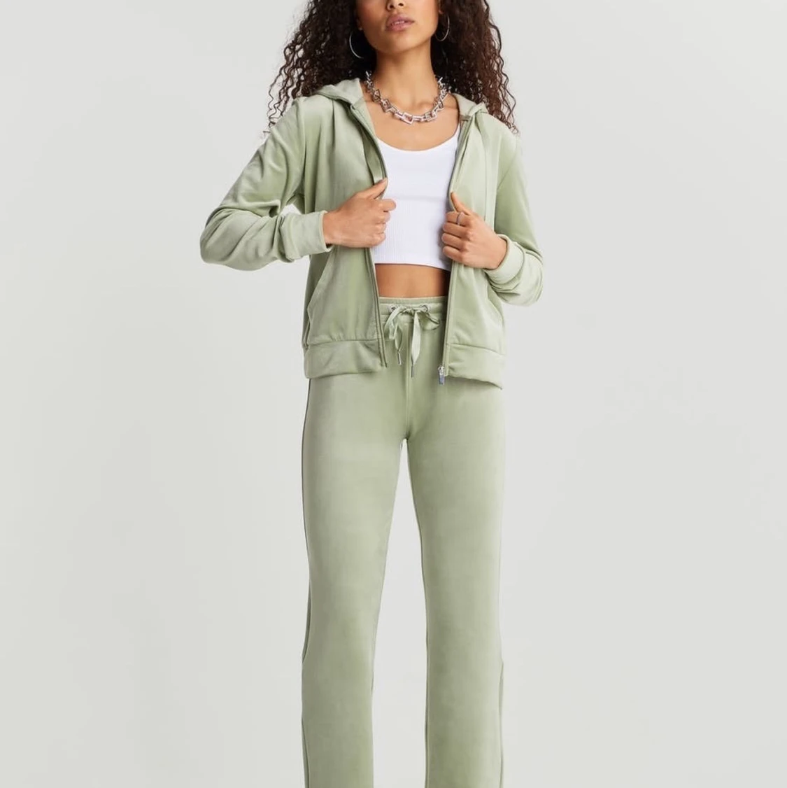 Green velour pantsđ