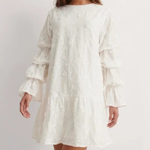 Slutsåld studentklänning!!! - Buda på denna extremt fina studentklänning från NaKd som är helt slutsåld😍 Storlek 36. 💘⚡️ Bud från 300kr✨ Bud: 560