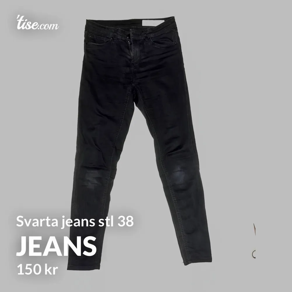 Svarta super skinny fit jeans, medium waist, storlek 38 i rätt så använt skick. Jätte sköna och sitter bra men jag tycker dom är för låga i midjan till mig. Ena benet är dock lite sne sytt och vrider sig lite, men inte alls mycket eller knappt märks. . Jeans & Byxor.