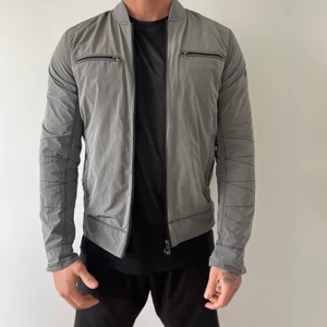 Armani EA7 jacka  - Sparsamt använd 